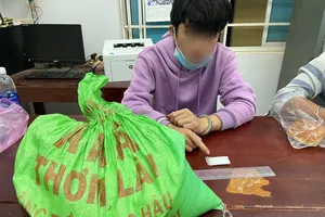 Giấu ma túy đá trong 'lương thực thiết yếu' để thông chốt kiểm soát