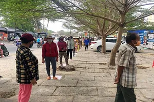 Bình Thuận hỗ trợ mỗi hộ nghèo 1 triệu đồng từ Qũy phòng chống COVID-19