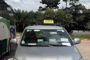 2 taxi được cấp phép chở bệnh nhân nhưng tài xế đưa khách 'thông chốt'