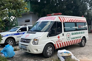 Phát hiện nhiều xe cứu thương chở hành khách 'thông chốt' tránh dịch