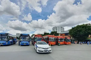 Ấm áp chuyến xe đưa 3 người dương tính từ TP.HCM về Bình Thuận