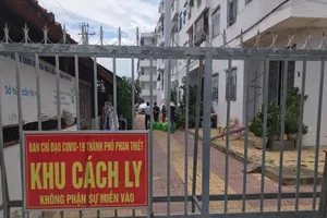 Nhiều khu cách ly tập trung người dân còn 'giao lưu', tụ tập ăn nhậu