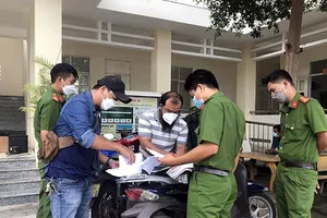 Khởi tố 2 người trong nhóm làm phiếu xét nghiệm COVID-19 giả ở Bình Thuận