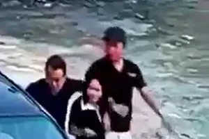 Phó giám đốc và nhóm nhậu khống chế tiếp viên đưa vào khách sạn hiếp dâm