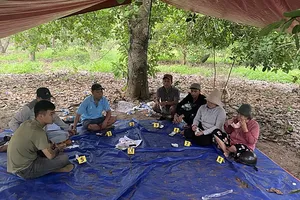 Triệt phá sòng bạc ở vườn điều giáp ranh Bình Thuận - Đồng Nai