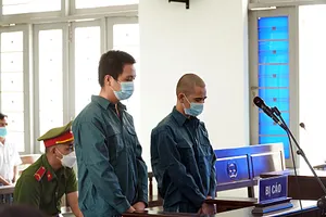 2 thanh niên dùng súng bắn người do mâu thuẫn trên đường