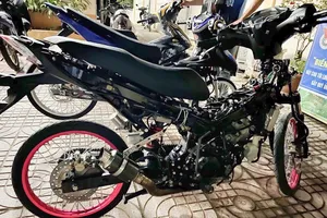 Ngăn chặn nhóm thanh niên mang hàng chục mô tô đua xe trái phép