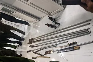 Tạm giữ nhóm thanh niên mang bom xăng đi hỗn chiến ở Bình Thuận