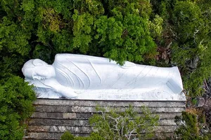 Tôn vinh những người hợp sức xây tượng Phật dài 49m trên núi Tà Cú