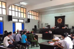 Trùm đường dây buôn lậu 136 triệu lít xăng dầu Luyện Xuân Tràng hầu tòa