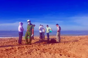 Tìm thân nhân người đàn ông tử vong trên bờ biển Phan Thiết