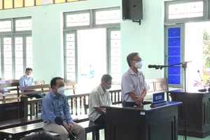 Y án cựu phó giám đốc chi nhánh văn phòng đăng ký đất đai và phó Chi cục Thuế Phan Thiết