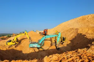 Sập mỏ titan ở Bình Thuận: Do bơm nước, núi cát từ độ cao 20m đổ xuống vùi lấp công nhân 