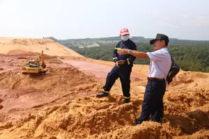 Tìm được thi thể thứ ba trong vụ 4 công nhân bị núi cát vùi lấp ở Bình Thuận