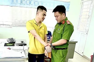 Truy tố cựu thiếu úy cảnh sát Trại giam Z30D lừa đảo chiếm đoạt gần 1 tỉ đồng 