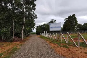 Làm đường nhưng lại để đi vào khu chôn cất người chết