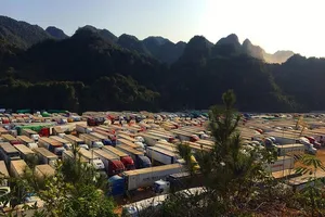 Bỏ quy định xe chở hàng hóa qua cửa khẩu Móng Cái phải trung chuyển