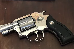 Truy tố kẻ dùng súng bắn gục người nghi lấn đất của gia đình