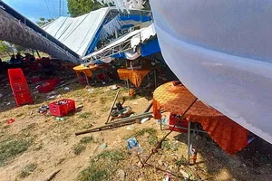 28 người bị thương vì sập rạp đám cưới 