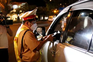 Cục CSGT phối hợp kiểm tra tài xế vi phạm nồng độ cồn tại Phan Thiết