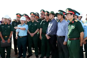 Thứ trưởng Bộ Quốc phòng kiểm tra tiến độ xây dựng sân bay Phan Thiết