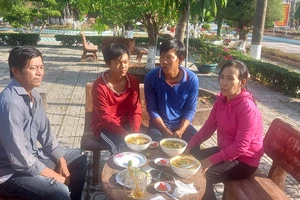 Làm rõ vụ 2 thanh thiếu niên ôm phao nhảy xuống biển Cà Mau 