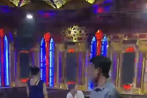 2 cơ sở karaoke ở Phan Thiết đã bị đình chỉ nhưng vẫn hoạt động 'chui' 