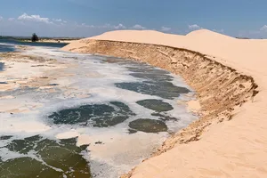 Đồi cát Bàu trắng thắng cảnh quốc gia nổi tiếng bỗng sạt lở nghiêm trọng