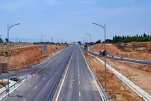 Ngày đầu thông xe, cao tốc Vĩnh Hảo - Phan Thiết khá vắng phương tiện