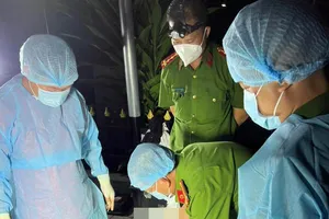 Phát hiện người đàn ông nằm chết cạnh mộ vợ trong nghĩa trang