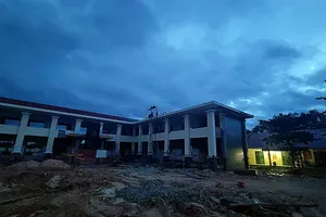 Lợp ngói công trình, 1 công nhân bị điện giật tử vong