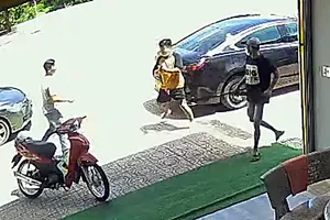 Khởi tố 7 bị can đi ô tô nổ súng vào tiệm cầm đồ ở Bình Thuận