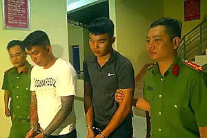 Bắt giam kẻ trực tiếp dùng súng bắn thẳng vào tiệm cầm đồ