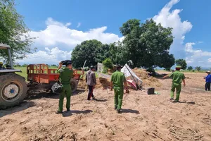 Phụ giúp sửa xe máy cày, người đàn ông bị thùng xe đè tử vong