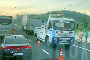 2 xe tải tông nhau trên cao tốc Phan Thiết-Dầu Giây, tài xế thiệt mạng