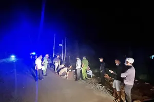 Xe máy va chạm lúc nửa đêm, 2 người tử vong, 1 người bị thương nặng