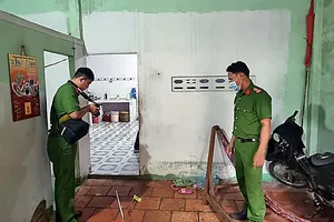 Mâu thuẫn, con trai sát hại cha ruột 