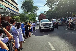 Đồng nghiệp tiếc thương đưa tiễn TS, BS Nguyễn Hữu Phúc 