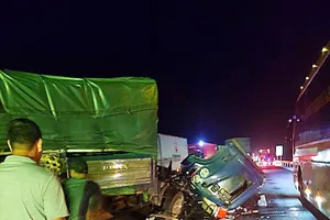 Tai nạn giữa 2 ô tô trên cao tốc Vĩnh Hảo-Phan Thiết