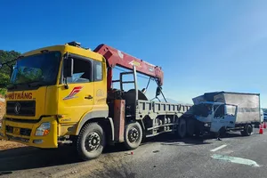 Tai nạn trên cao tốc Vĩnh Hảo-Phan Thiết, phụ xe văng khỏi cabin tử vong