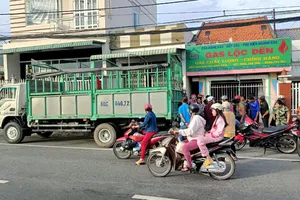 Tông vào đuôi xe tải đậu bên đường, đôi nam nữ tử vong thương tâm