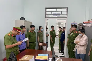 Tàng trữ thuốc bảo vệ thực vật lậu, một phụ nữ bị khởi tố, bắt giam