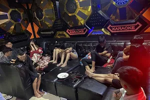 Tạm giữ nhóm thanh niên tham gia 'tiệc ma túy' tại quán karaoke ở Bình Thuận