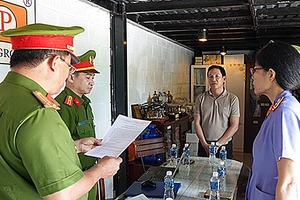 Giám đốc Công ty xuất nhập khẩu Cao Thành Phát bị khởi tố tội buôn lậu