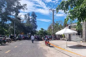 Điều tra nguyên nhân người đàn ông tử vong trước nhà hàng, khách sạn