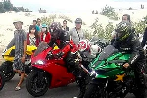 Công an Bình Thuận tổng kiểm tra, xử lý mô tô phân khối lớn đi thành đoàn, nẹt pô