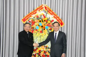 Phó Thủ tướng Trần Lưu Quang chúc mừng Giáng sinh tại Tòa Giám mục Phan Thiết