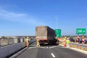 Bắt khẩn tài xế lái xe tông vào tổ CSGT trên cao tốc Vĩnh Hảo - Phan Thiết