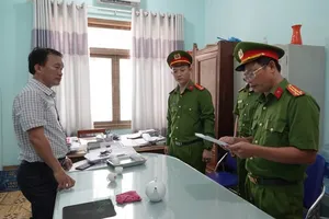 Phó phòng TN&MT cùng cán bộ địa chính lãnh án vì cấp 2 sổ hồng cho một thửa đất