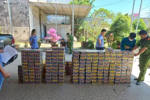 Khen thưởng tập thể, cá nhân trong chuyên án bắt giữ hơn 1 tấn pháo nổ